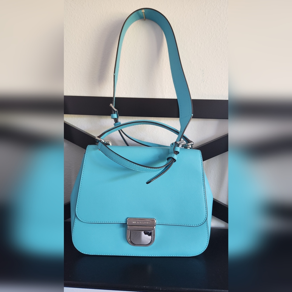 NWOT Adorable and unique Michael Kors handbag
